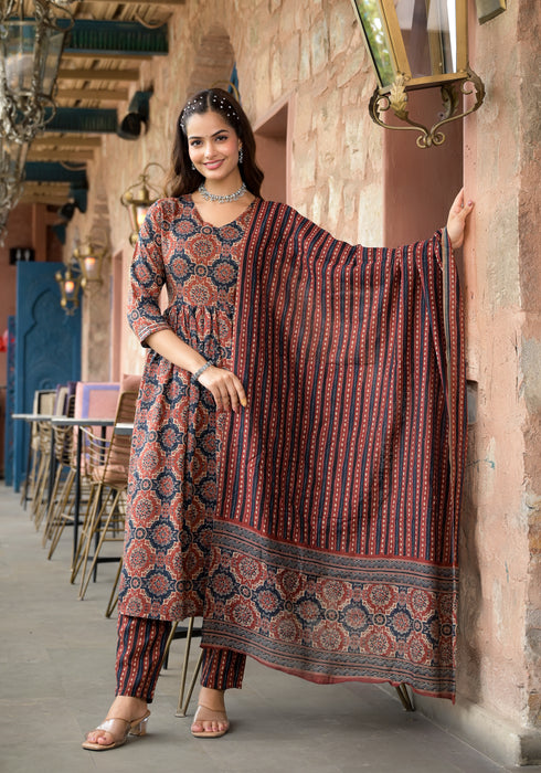 Green Embroidery Viscose Rayon Kurta, Pant And Dupatta Set