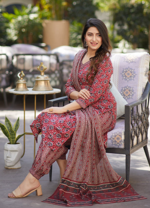 Maroon And White Printed Viscose Rayon Kurta, Pant And Dupatta