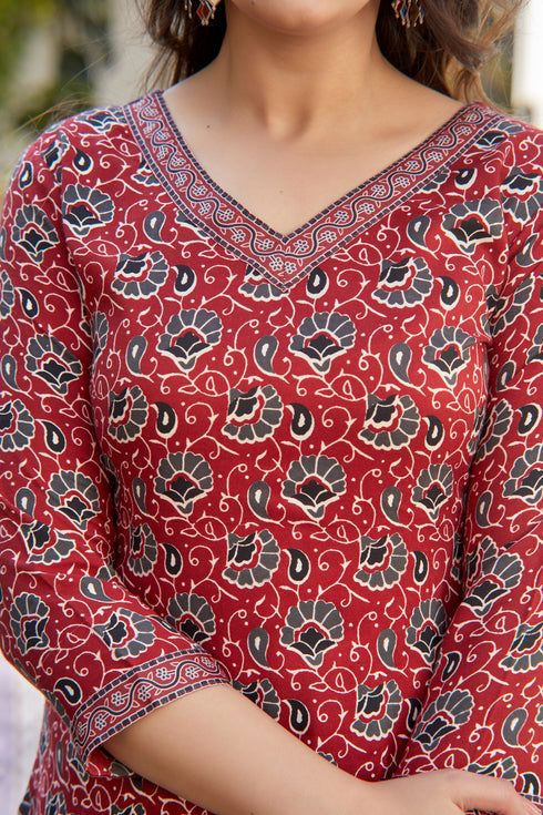 Maroon And White Printed Viscose Rayon Kurta, Pant And Dupatta