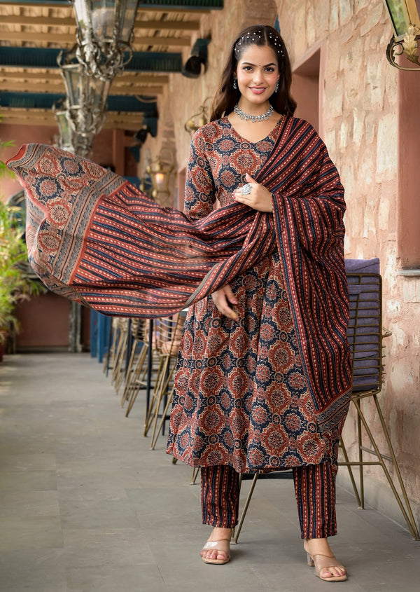 Green Embroidery Viscose Rayon Kurta, Pant And Dupatta Set