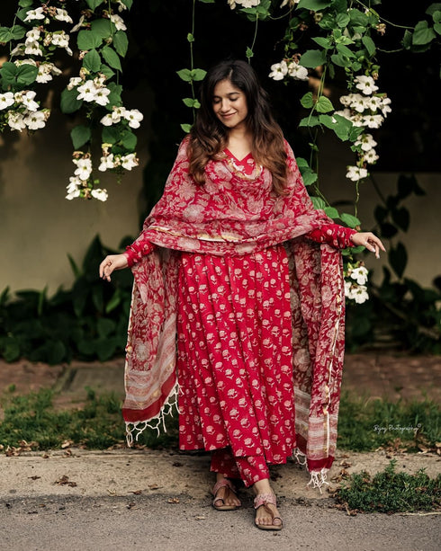 Alvami Women’s Red Floral Printed Alia Cut Kurta Pant With Dupatta Set