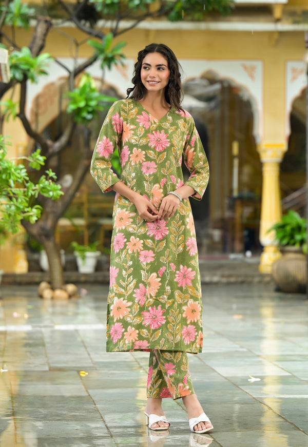 Women Floral Printed Cotton Kurta and pant set