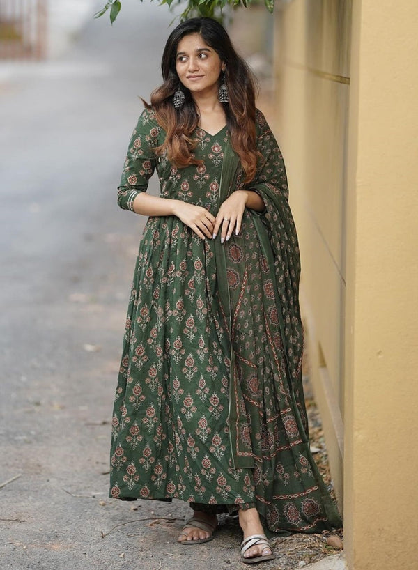 Green Anarkali Kurta And Pant Set With Dupatta