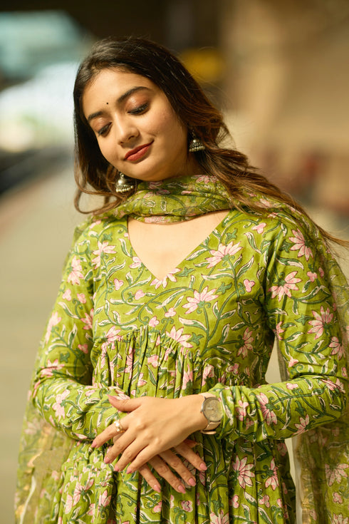 Alvami Women Green Floral Print Viscose Alia Cut Kurta Pant With Dupatta Set