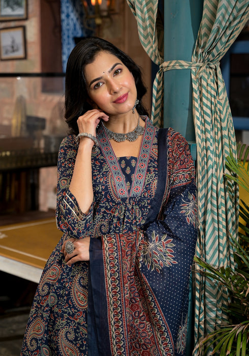 Blue Embroidery Viscose Rayon Kurta, Pant And Dupatta Set