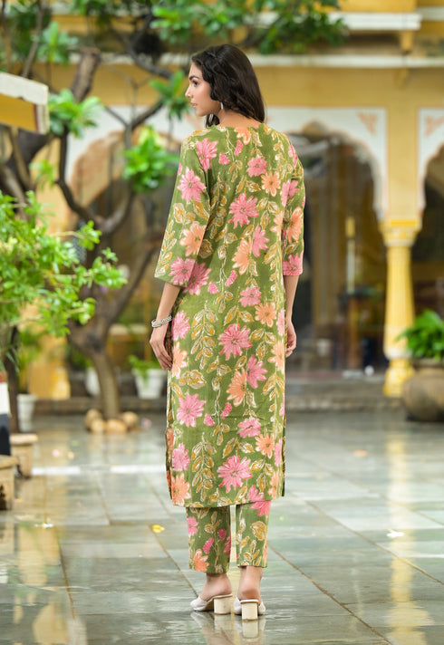 Women Floral Printed Cotton Kurta and pant set
