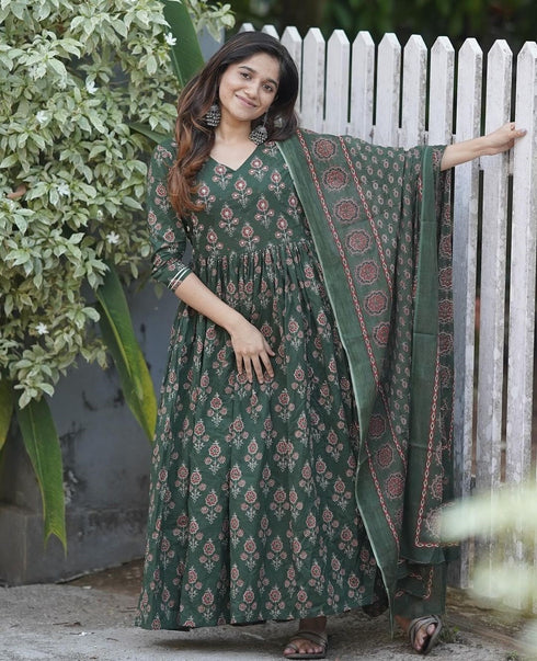 Green Anarkali Kurta And Pant Set With Dupatta
