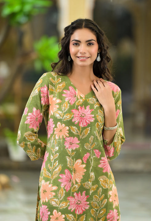 Women Floral Printed Cotton Kurta and pant set