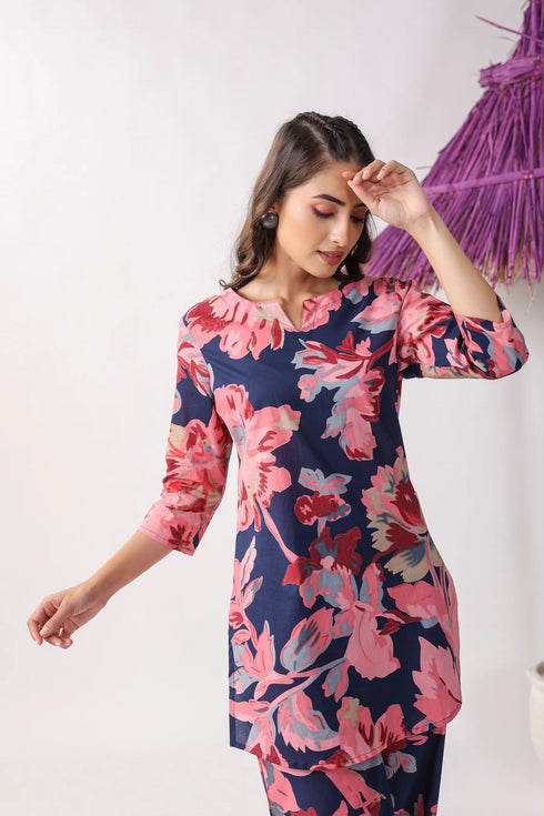 Women Floral Printed Cotton Kurta and Pant Set