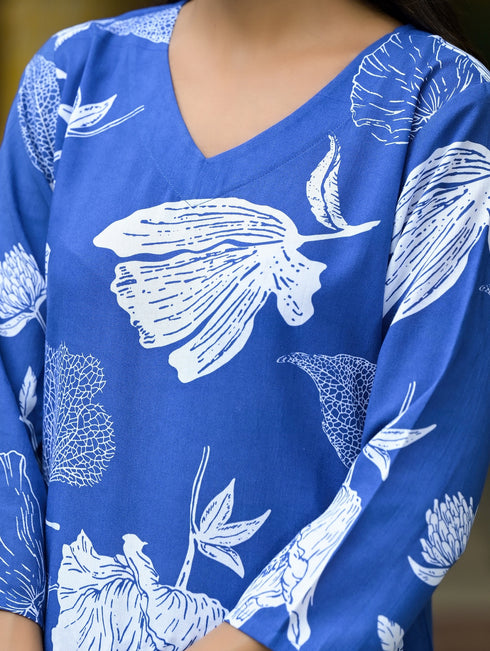 Women Floral Printed V-Neck Kurta And Pant Set