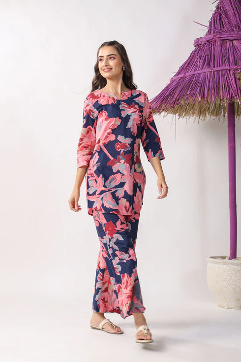 Women Floral Printed Cotton Kurta and Pant Set