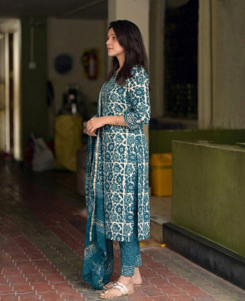 Alvami Women's Morepeach Printed Viscose Straight Kurta Pant With Dupatta Set