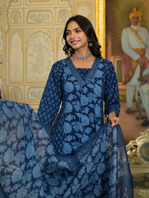 Red Embroidery Viscose Rayon Kurta, Pant And Dupatta Set